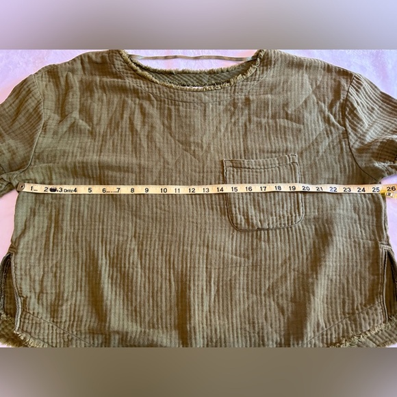 Free People olive green women’s top with frayed hem size M - Picture 4 of 7